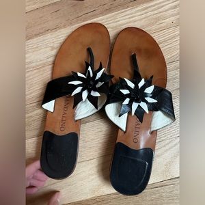 Used sandals size 9 Sandalino